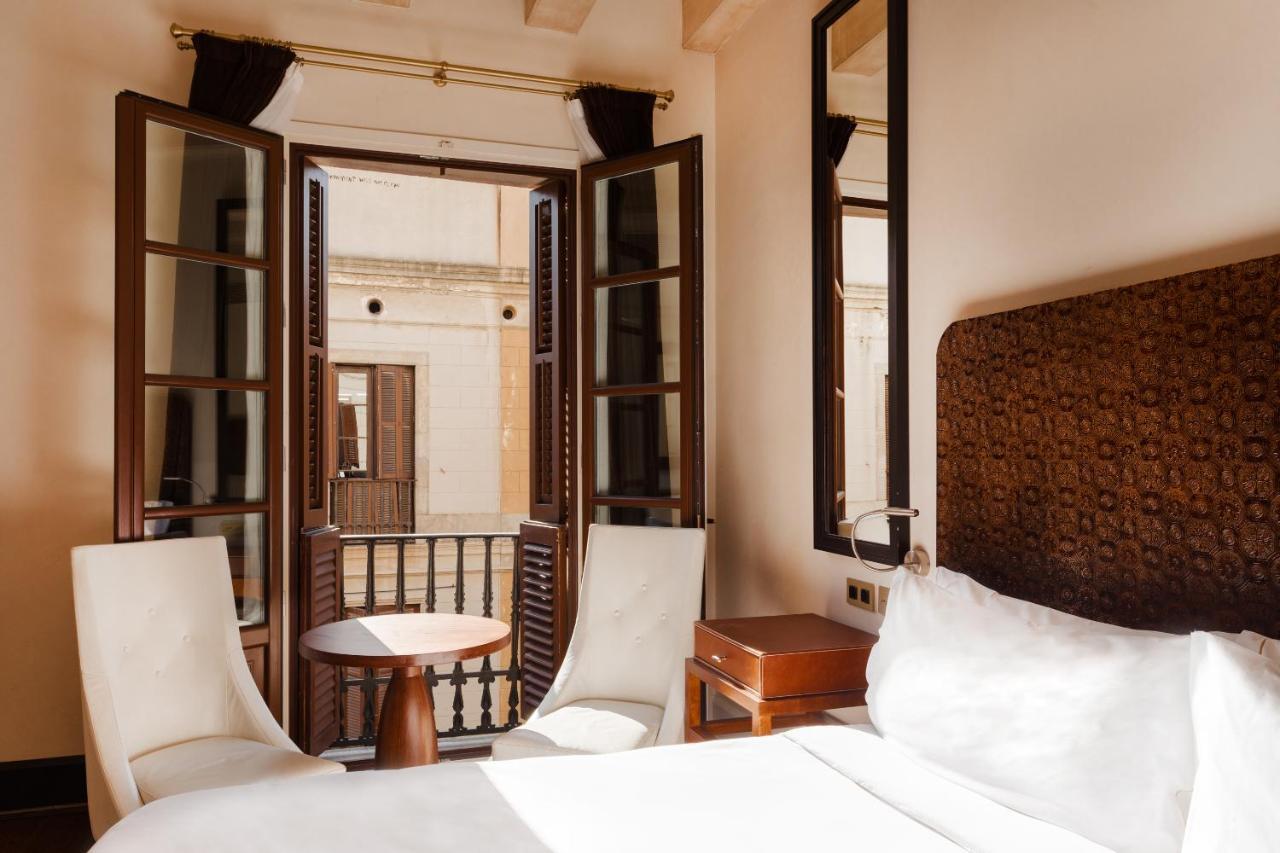 Do Placa Reial Powered By Sonder Барселона Экстерьер фото A room at Hotel Casa 1800