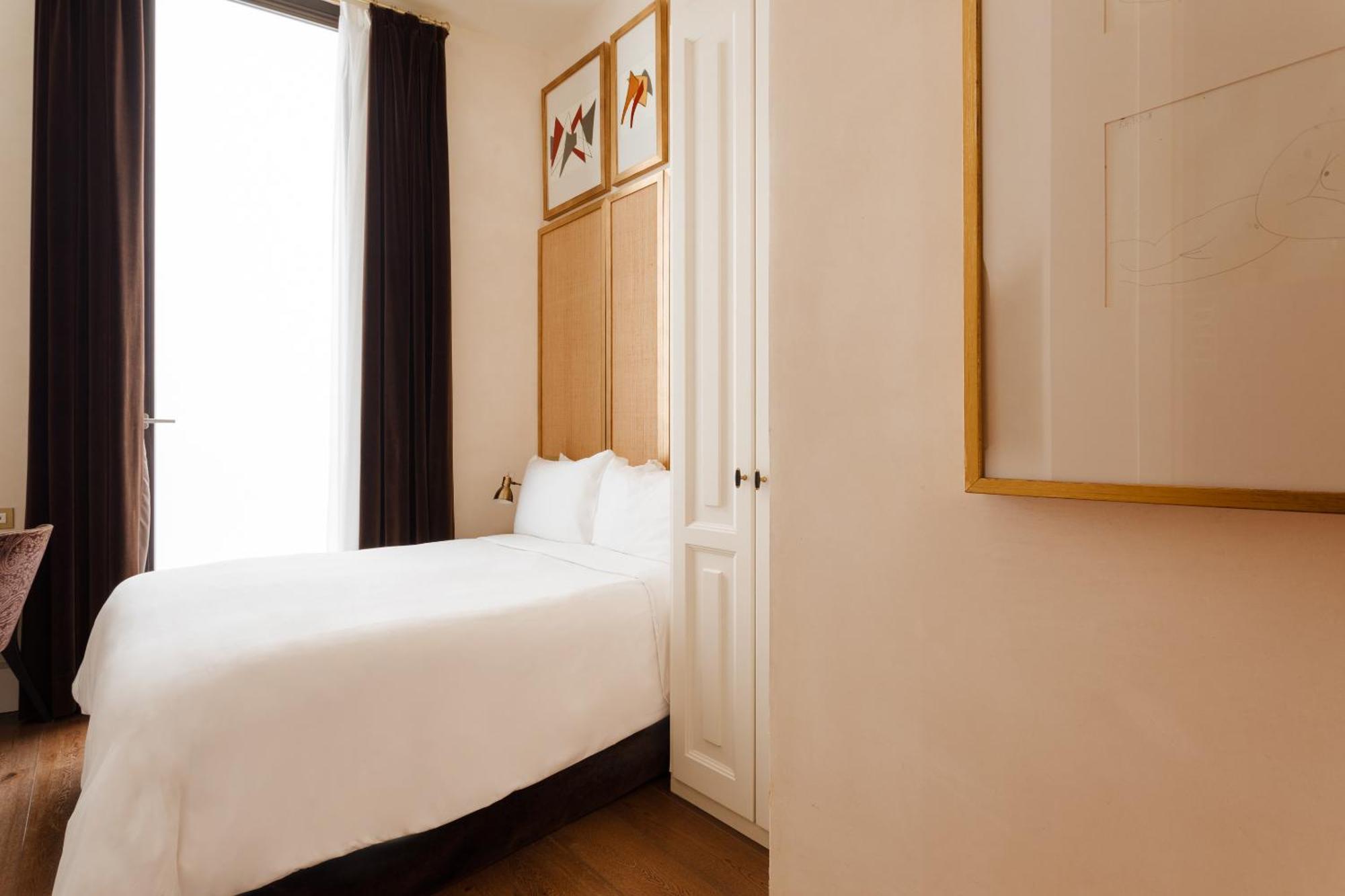 Do Placa Reial Powered By Sonder Барселона Номер фото A room at the hotel