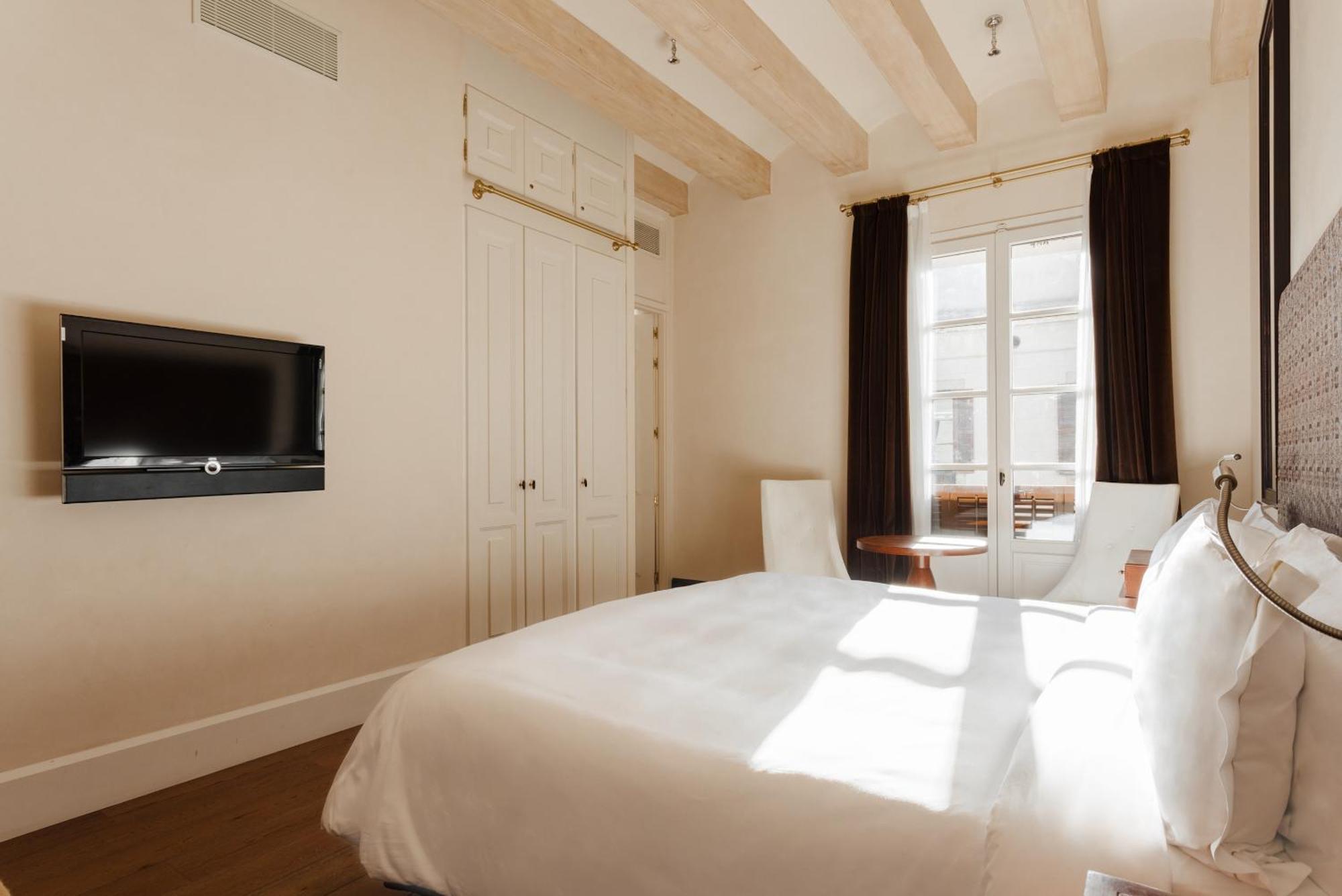 Do Placa Reial Powered By Sonder Барселона Номер фото A bedroom at the hotel