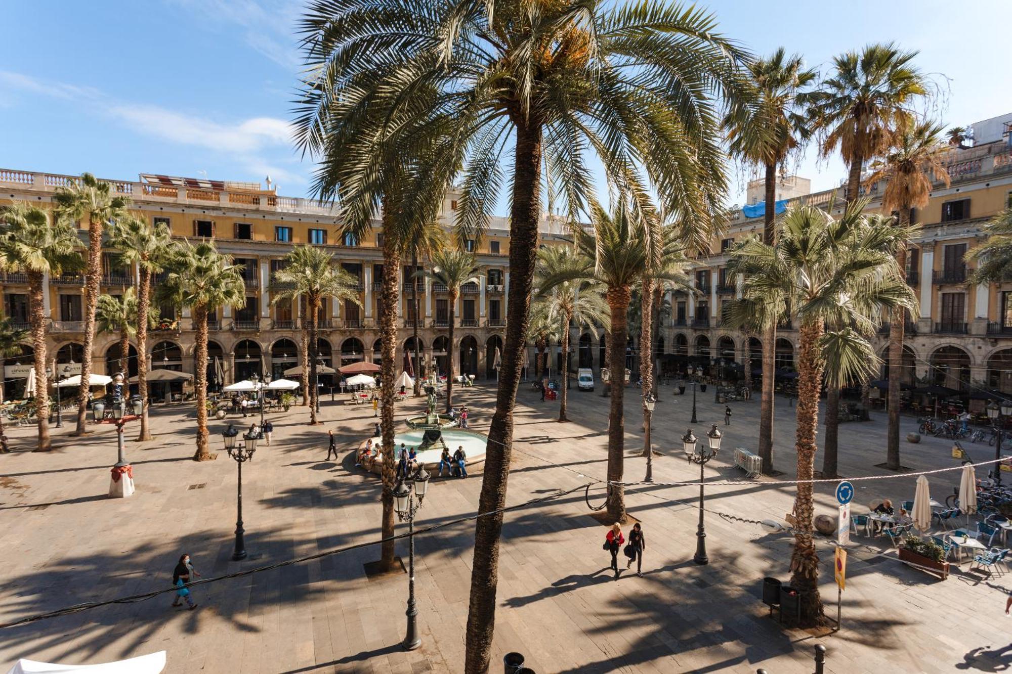 Do Placa Reial Powered By Sonder Барселона Экстерьер фото Plaça Reial
