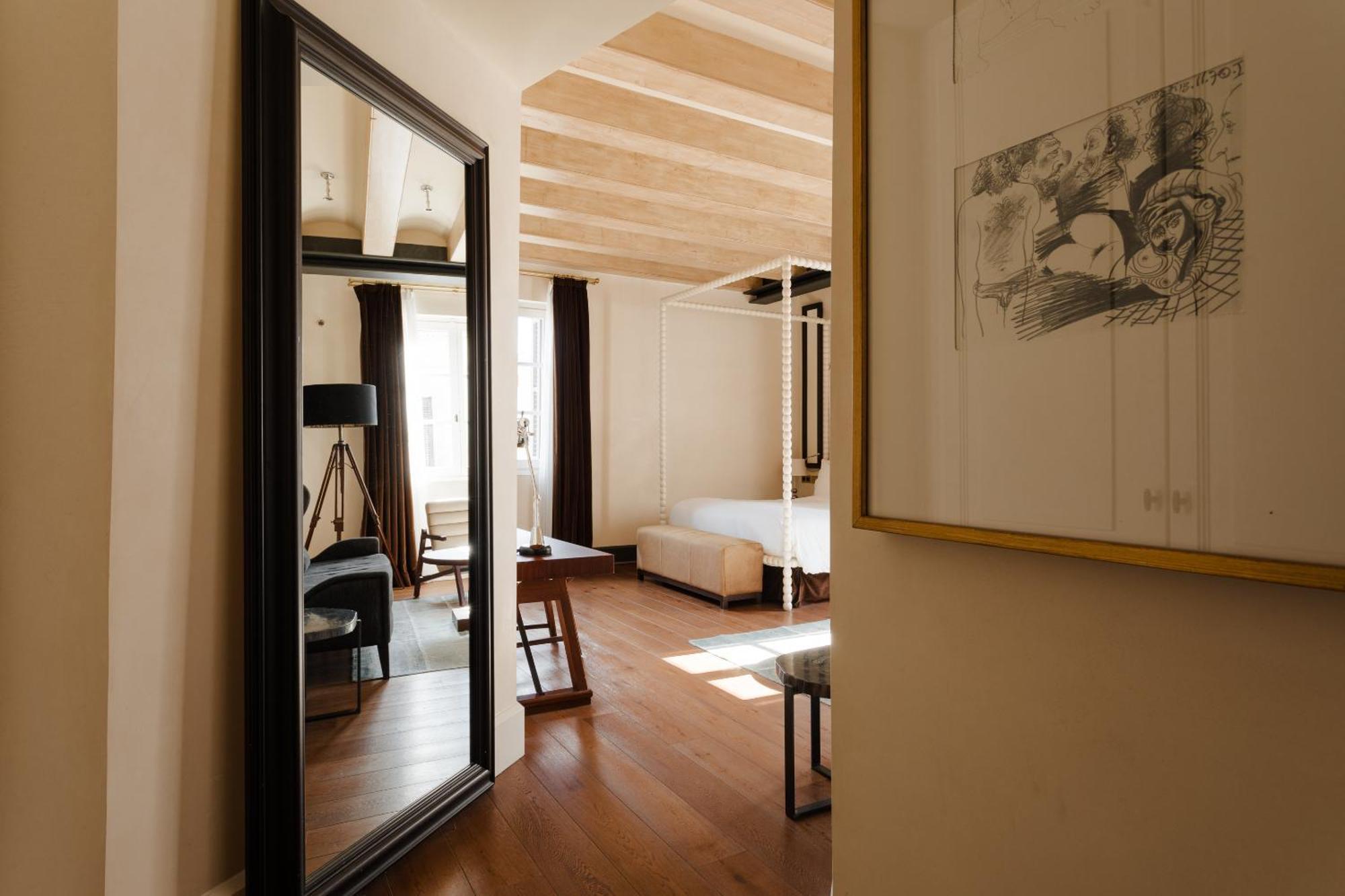 Do Placa Reial Powered By Sonder Барселона Номер фото A room at the hotel