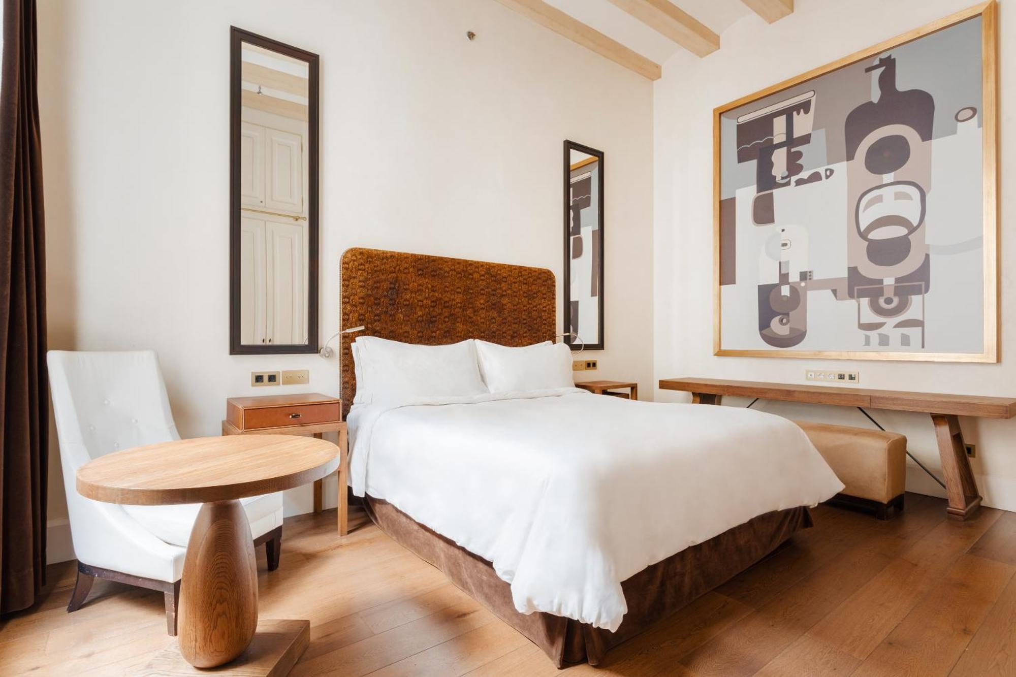 Do Placa Reial Powered By Sonder Барселона Номер фото A room at the hotel