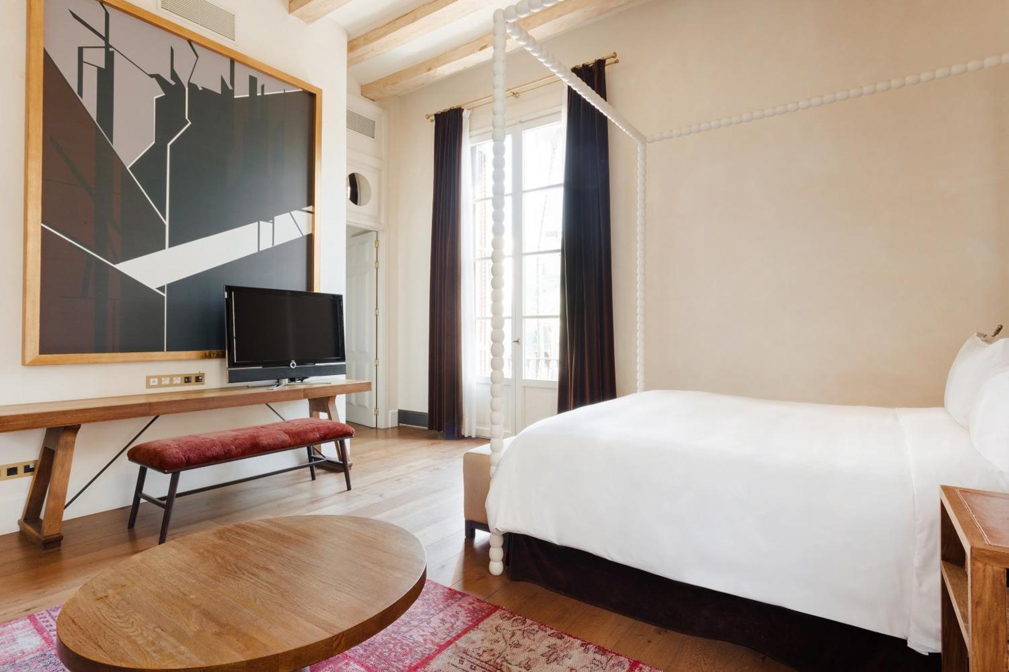 Do Placa Reial Powered By Sonder Барселона Номер фото A room at the hotel