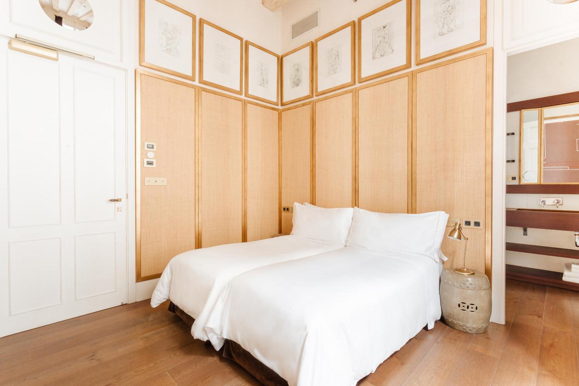 Do Placa Reial Powered By Sonder Барселона Номер фото A bedroom at the hotel