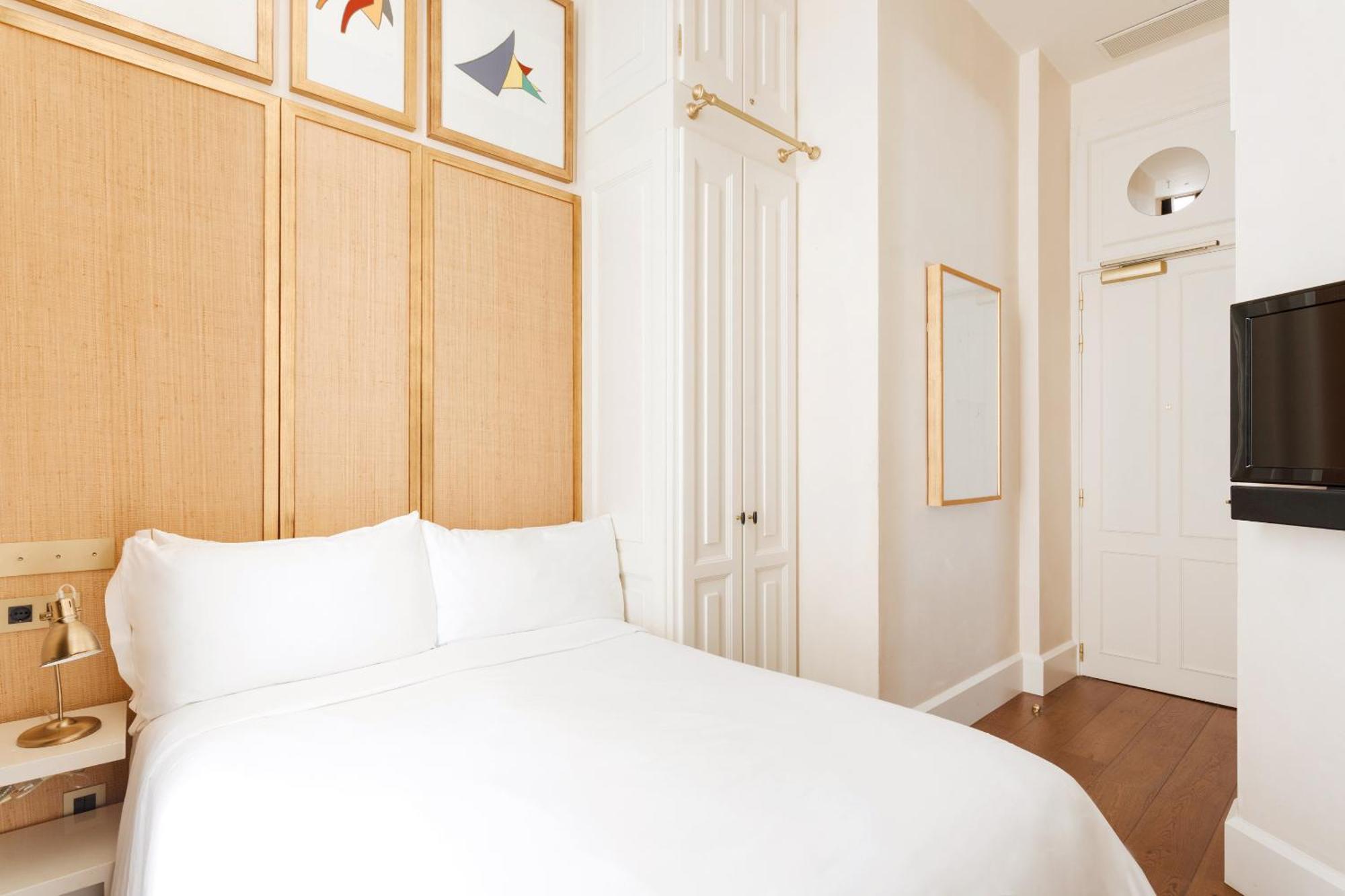 Do Placa Reial Powered By Sonder Барселона Номер фото A room at the Standard East Village