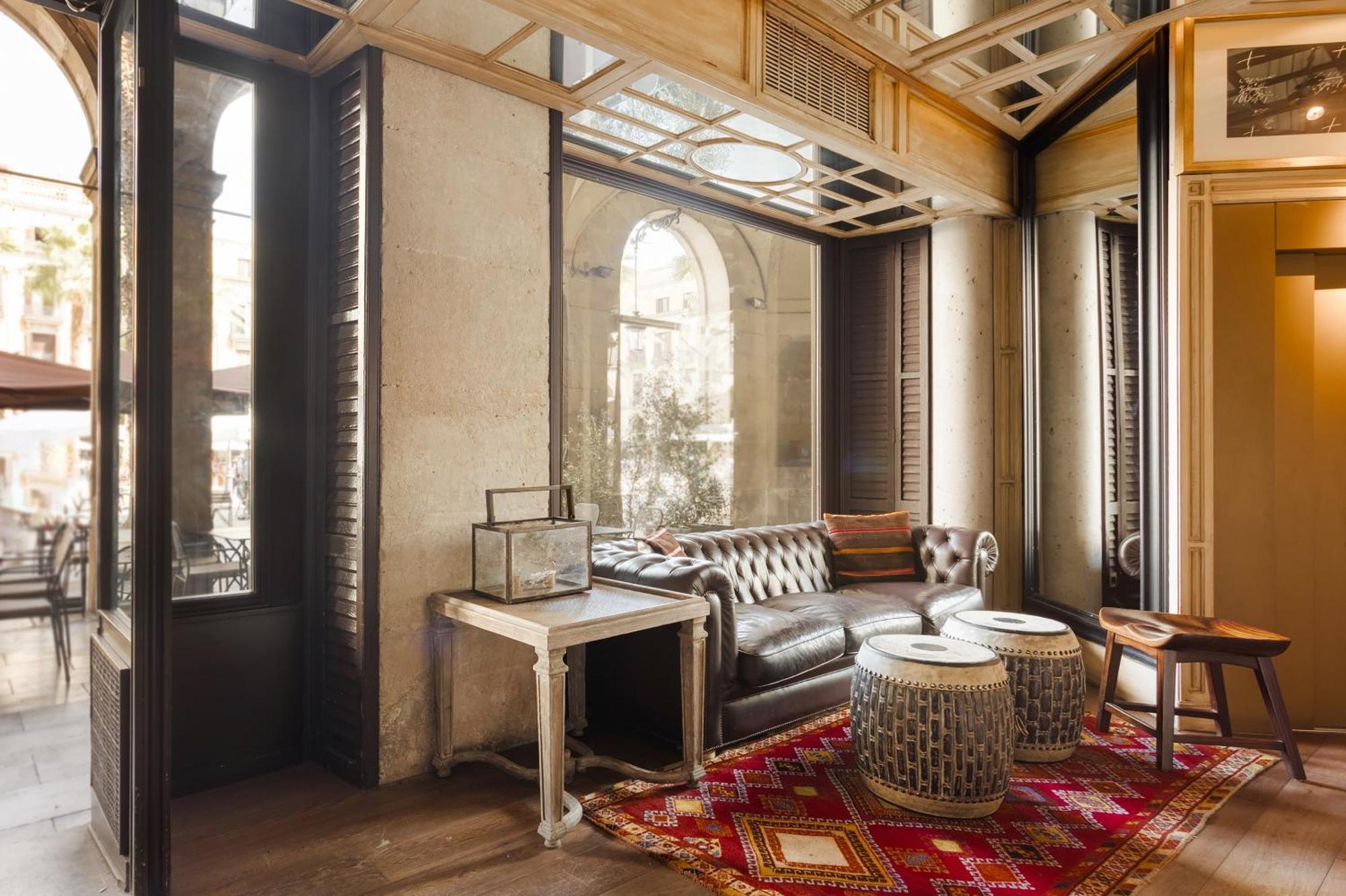 Do Placa Reial Powered By Sonder Барселона Экстерьер фото The Library at The Westin Palace Madrid