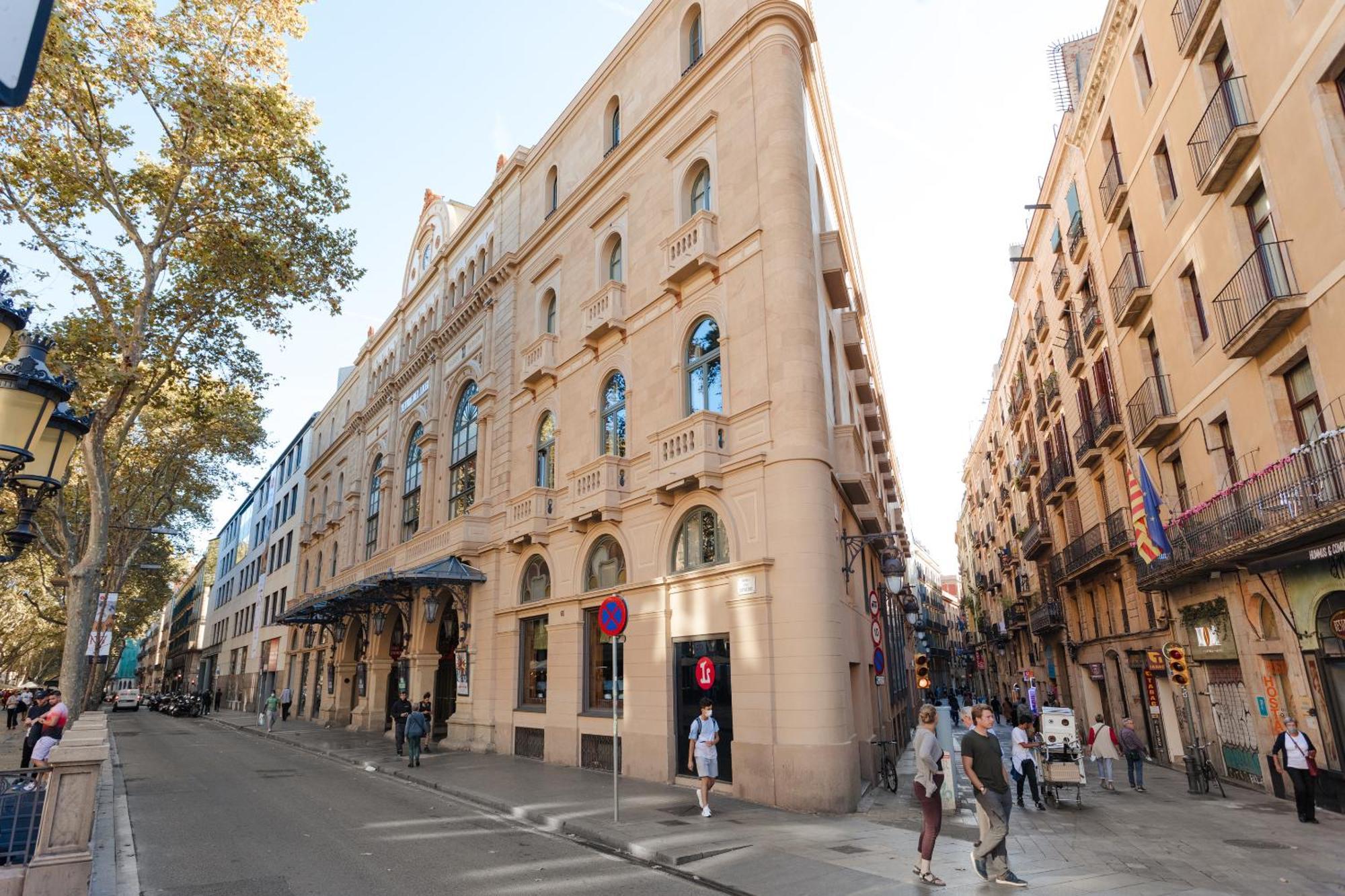 Do Placa Reial Powered By Sonder Барселона Экстерьер фото The hotel in 2016